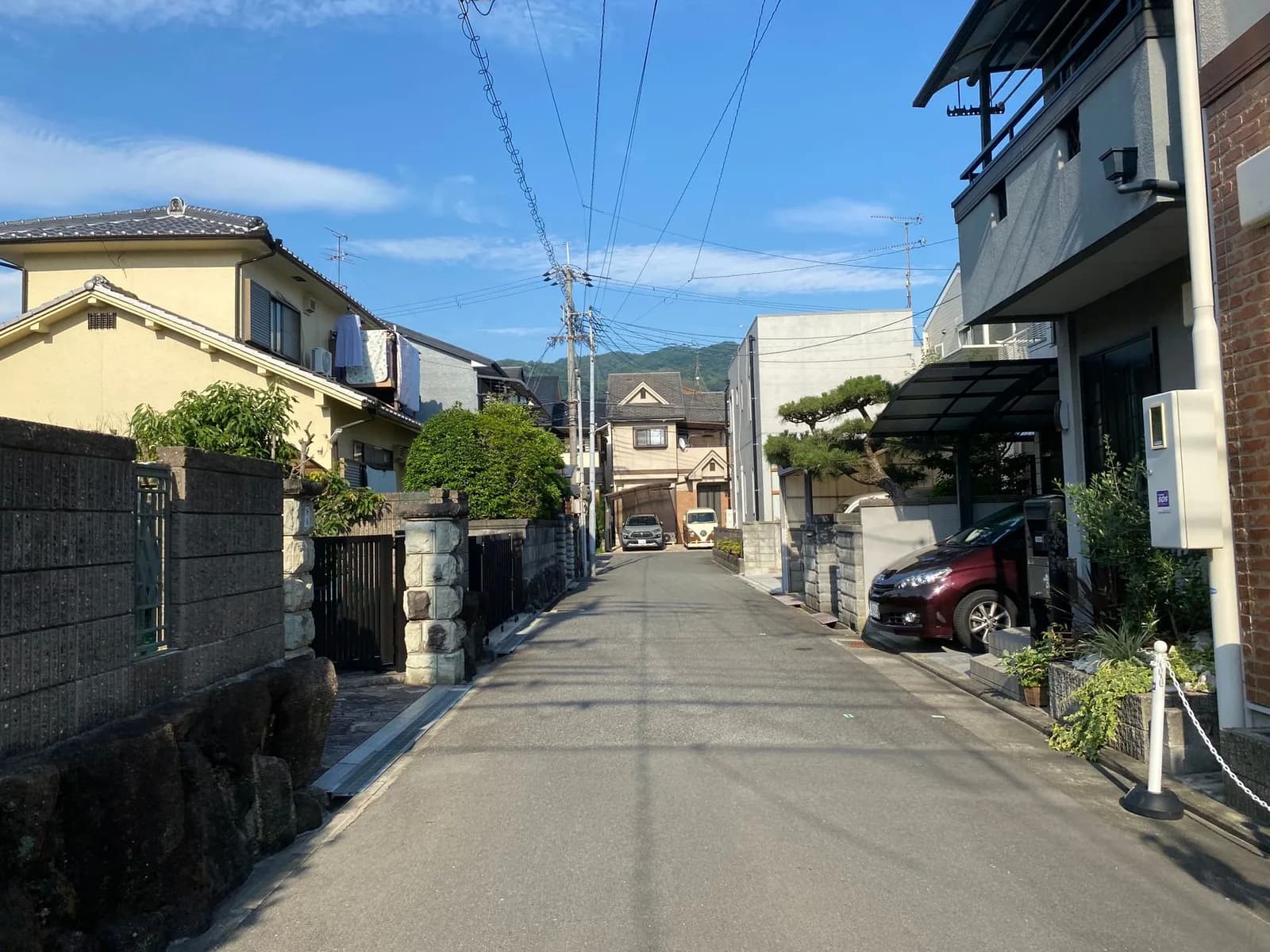 新宿の現代的な集合住宅外観のサンプルサイト